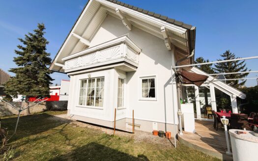 Großzügiges Einfamilienhaus mit 242 m² Nutzfläche zzgl. Terrasse, Garten und Garage